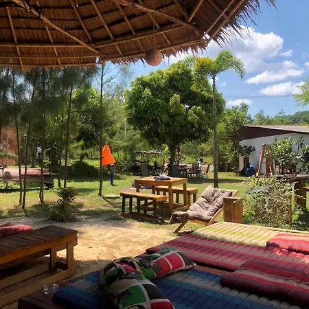 Slacklines Hostel